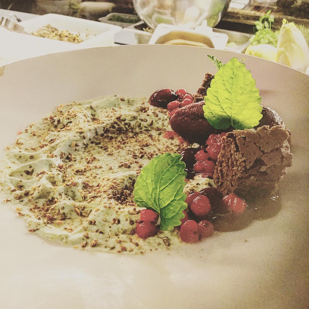 #boca#gastrobar#hannover#dessert#neuesmenü#anis#brownie#johannisbeere#zitronenmelisse