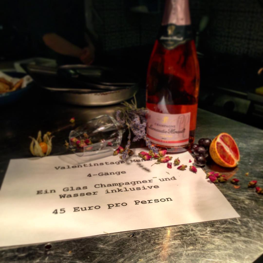 Valentinstag im Boca! Vier Gänge inklusive einem Glas Champagner für 45€ pro Person #valentinesday #hannover #bocagastrobar #allesnurausliebe #liebegehtdurchdenmagen #wodielistisst