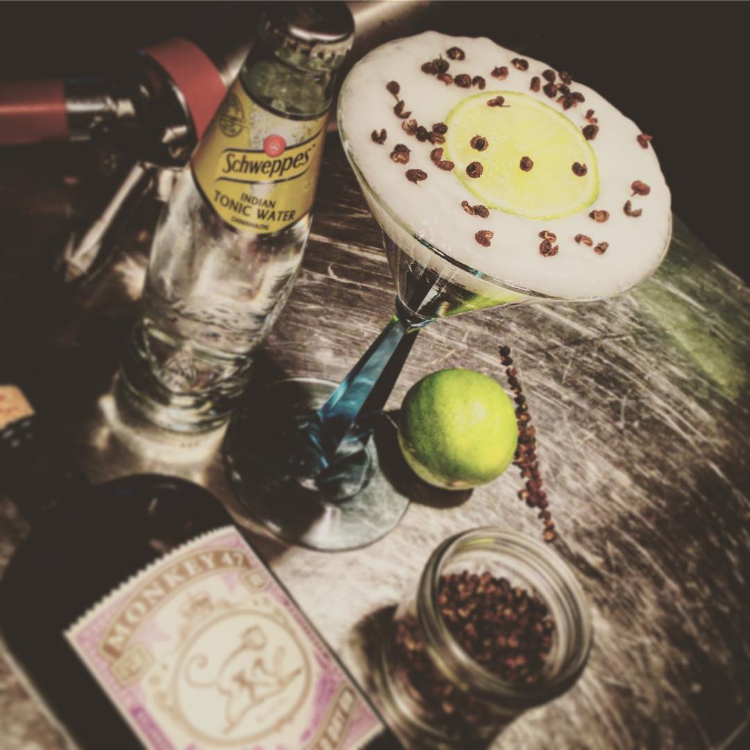 #hannover #bocagastrobar #drinks #gintonic #schweppes #monkey47 #soda #szechuan #lime #bar #weekend @schweppes_de @monkey47_dry_gin @liquid_and_loyal