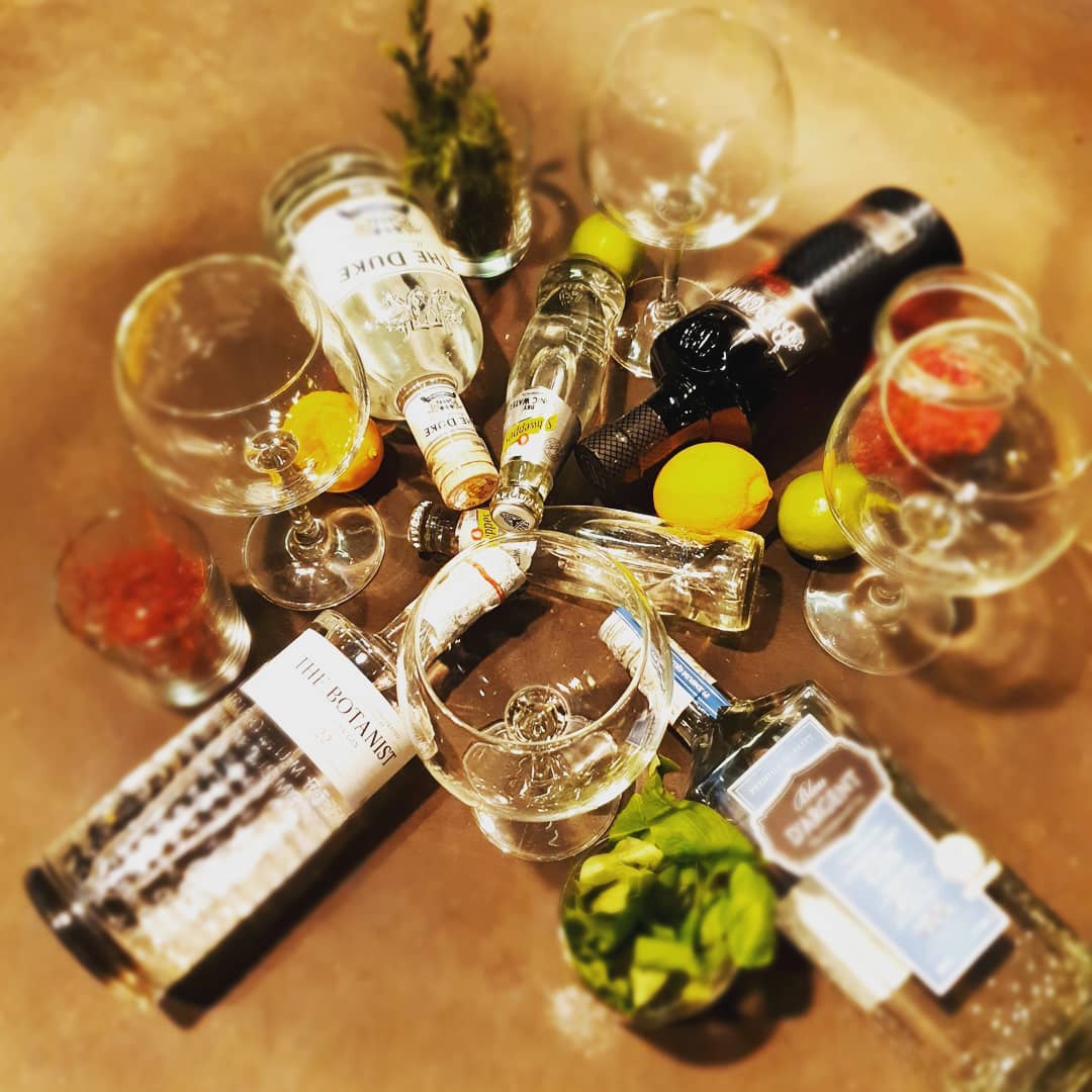 Gin Tonic wie jeden Tag
.
.
.
.
#gin #gintonic #schweppes #tonic #loveit #drinks #mixology #drunk #funk #soulfood #soul #lecker #goodvibes #instagood #instadrink #crewlove #sexy #boca #hannover